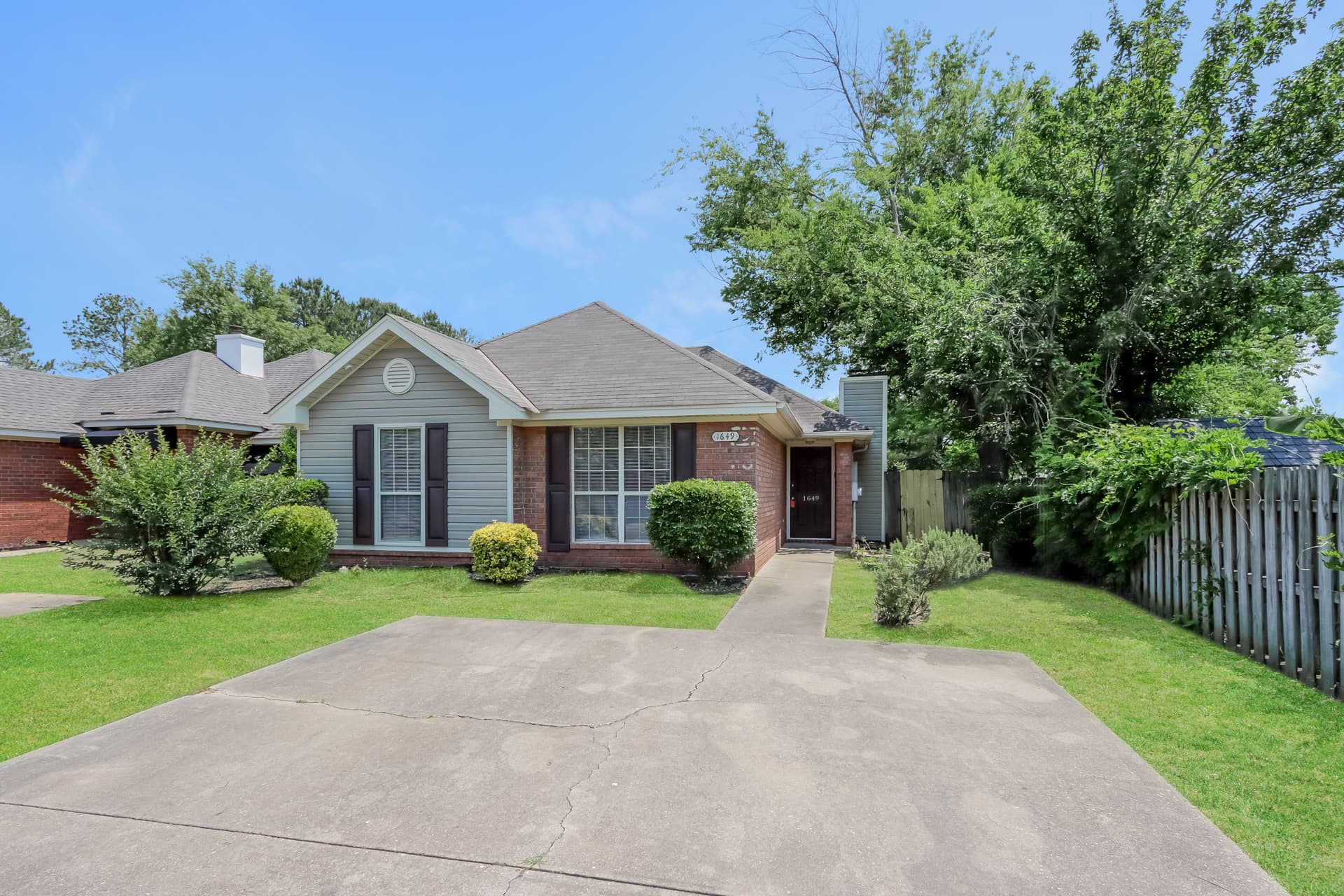 1649 Meadow Oak Ct