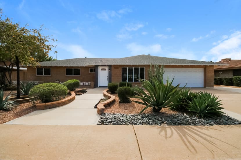 525 E Geneva Dr
