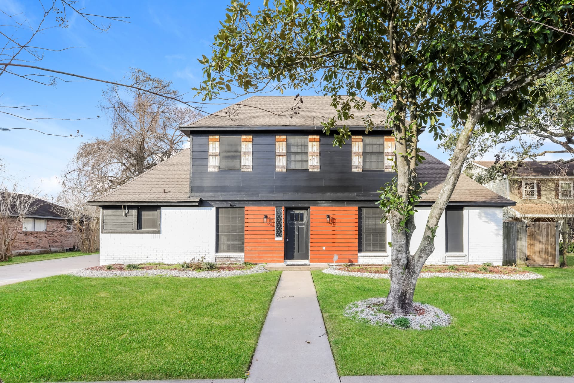 2325 Chelmsford Ct